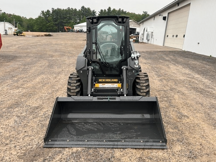 Image of New Holland 72" LPE Bucket Image 1
