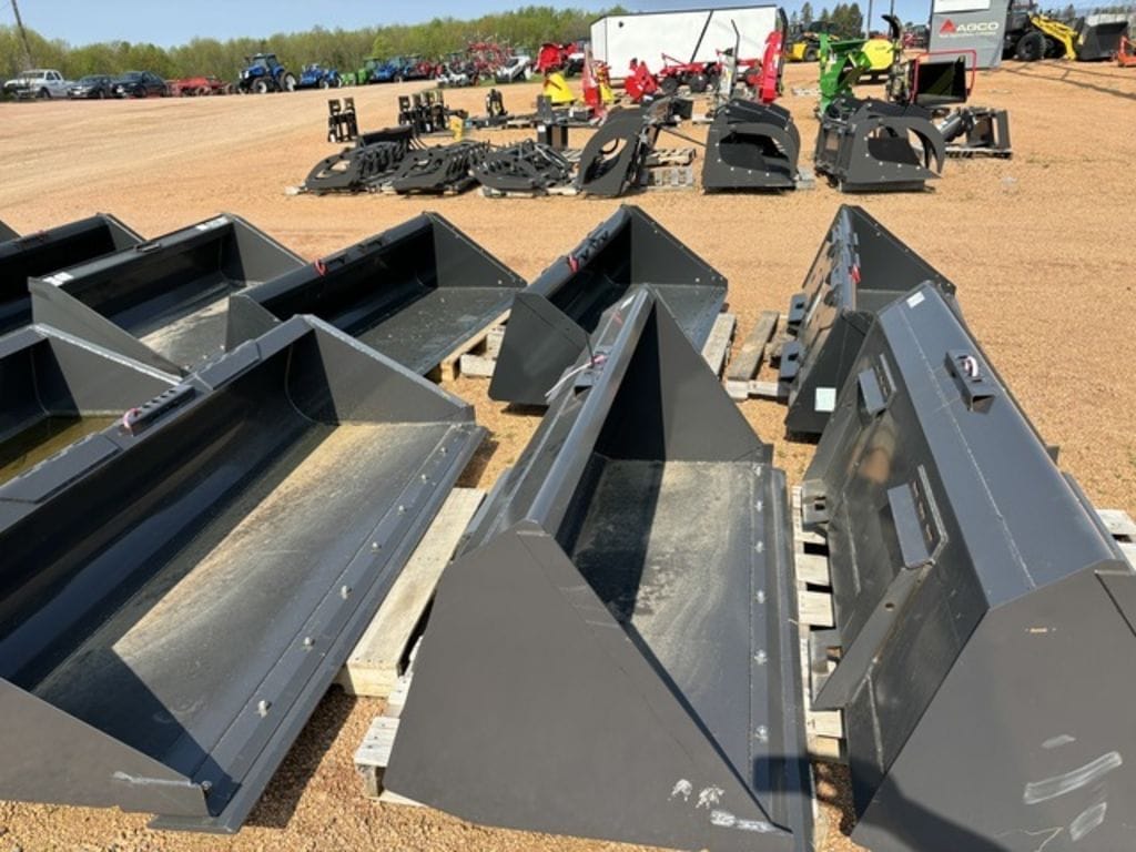 New Holland Bucket Equipment Image0