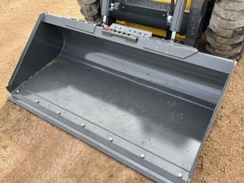 Main image New Holland 72" LPE Bucket