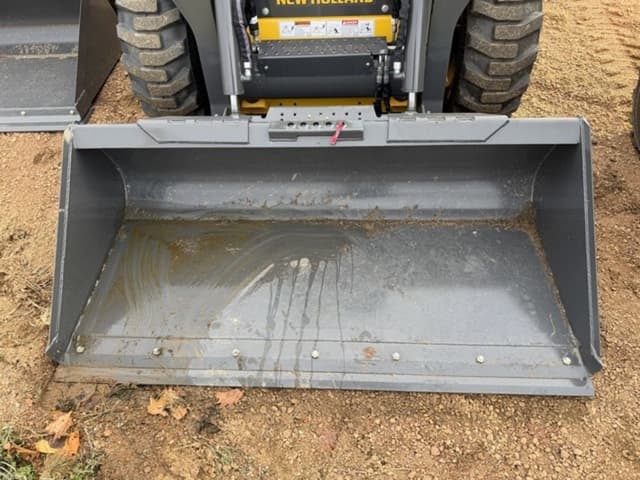 Image of New Holland 72" LPE Bucket equipment image 3