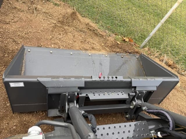 Image of New Holland 72" Low Profile Dirt Bucket equipment image 2