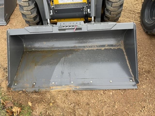 Image of New Holland 72" Low Profile Dirt Bucket equipment image 3