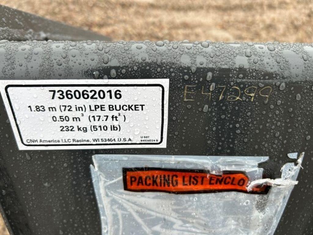 Image of New Holland 72" LPE Bucket Image 1