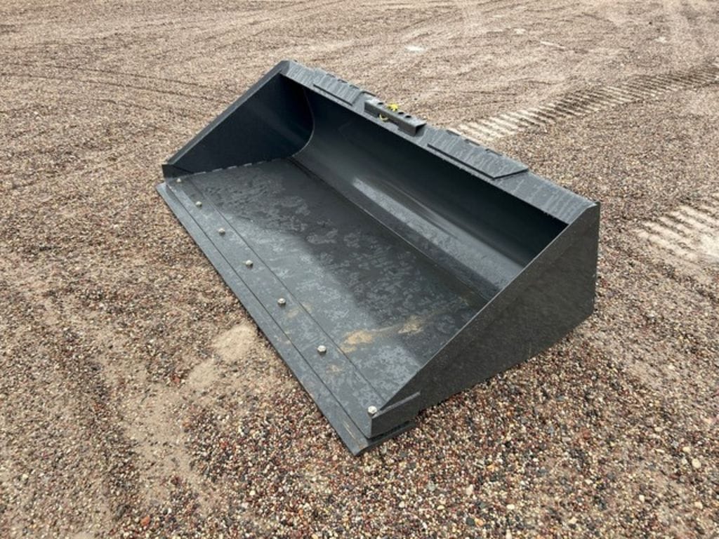 2025 New Holland 72" LPE Bucket Equipment Image0