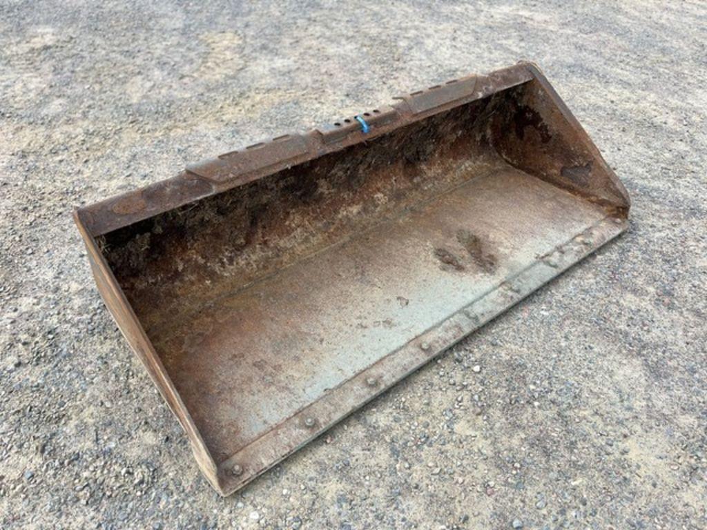 Image of New Holland 78" Low Profile Bucket Image 0