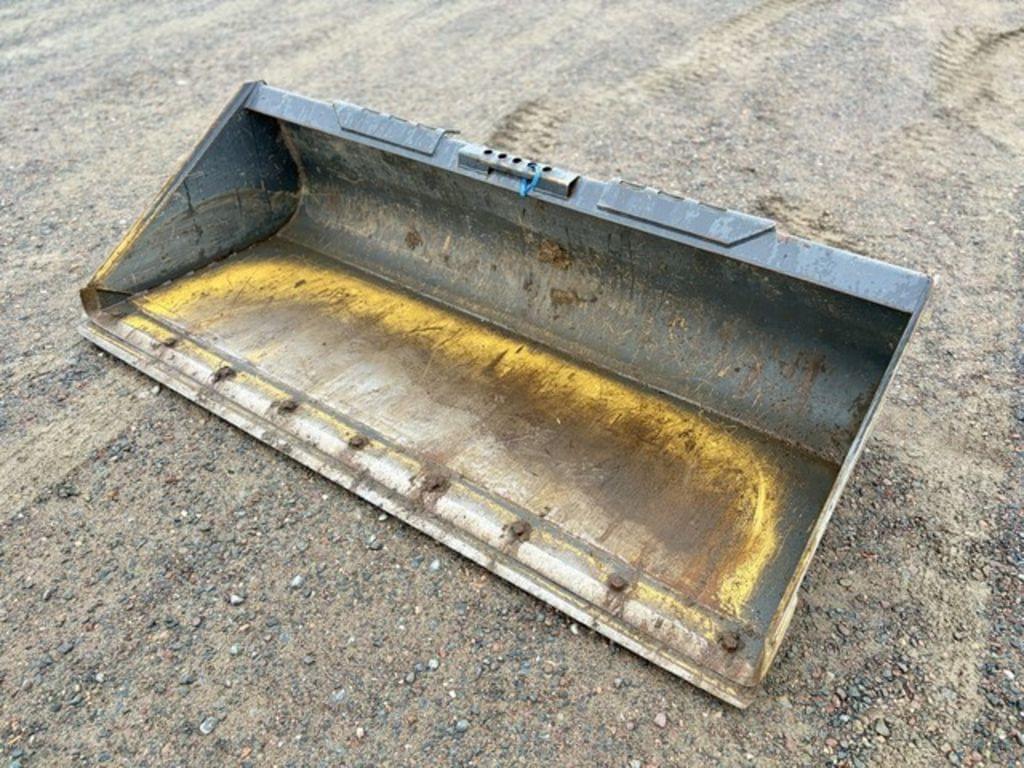 Image of New Holland 78" Low Profile Bucket Image 1