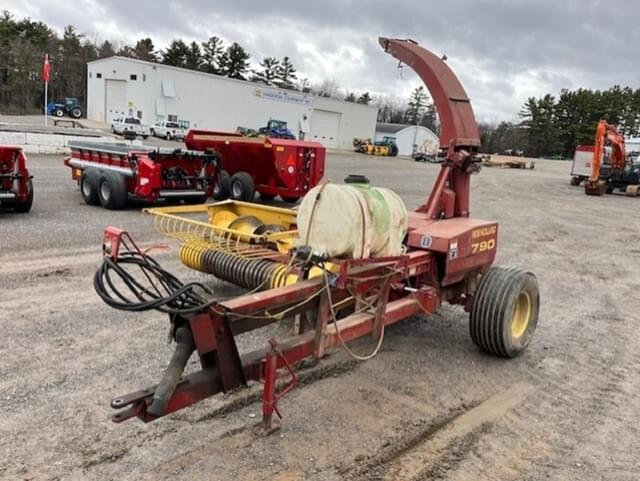 Image of New Holland 790 equipment image 3