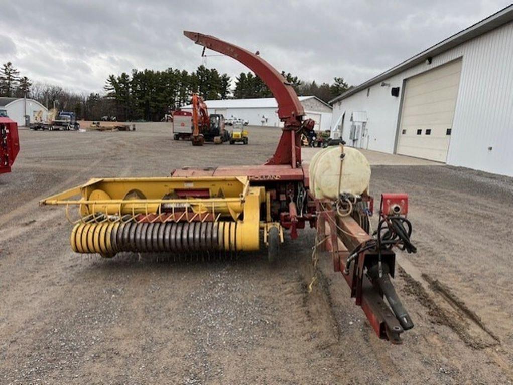 Image of New Holland 790 Image 0
