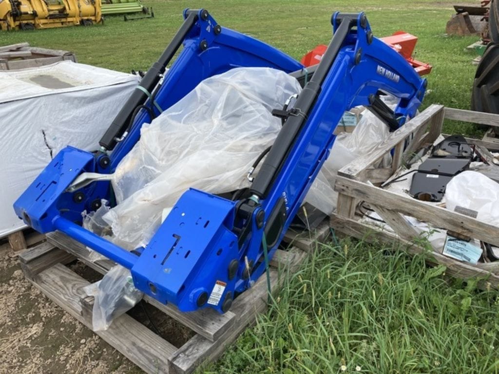 Main image New Holland 815LA