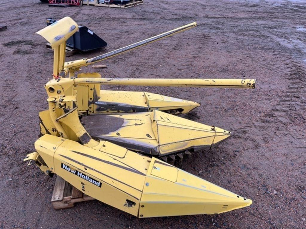 Image of New Holland 824 Image 1