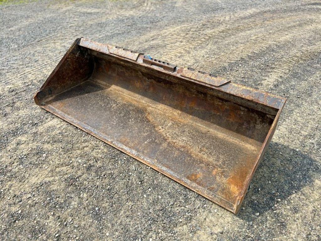Image of New Holland 84" Low Profile Bucket Image 0