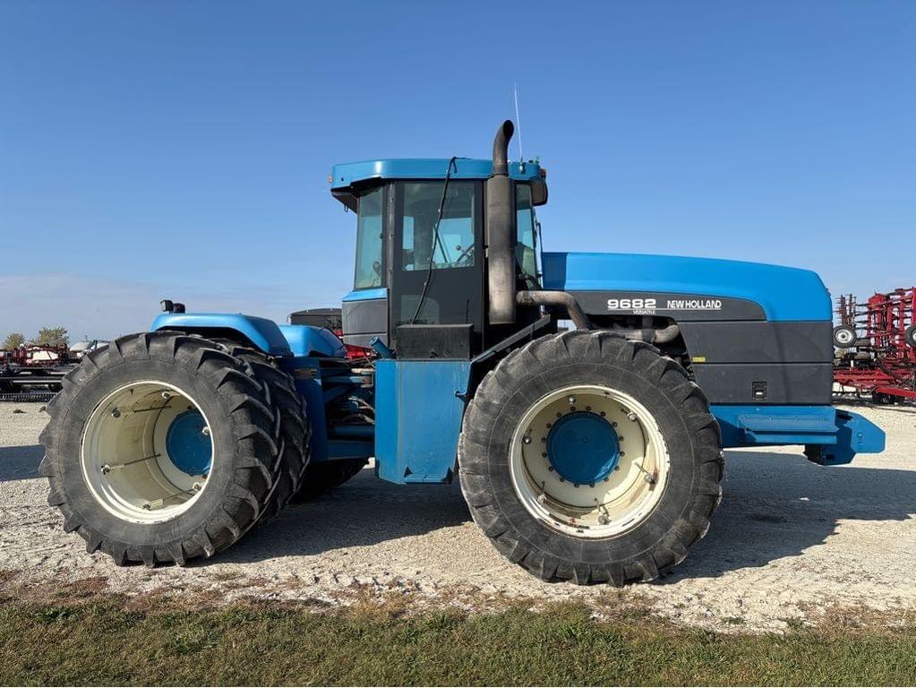 Image of New Holland 9682 Primary image