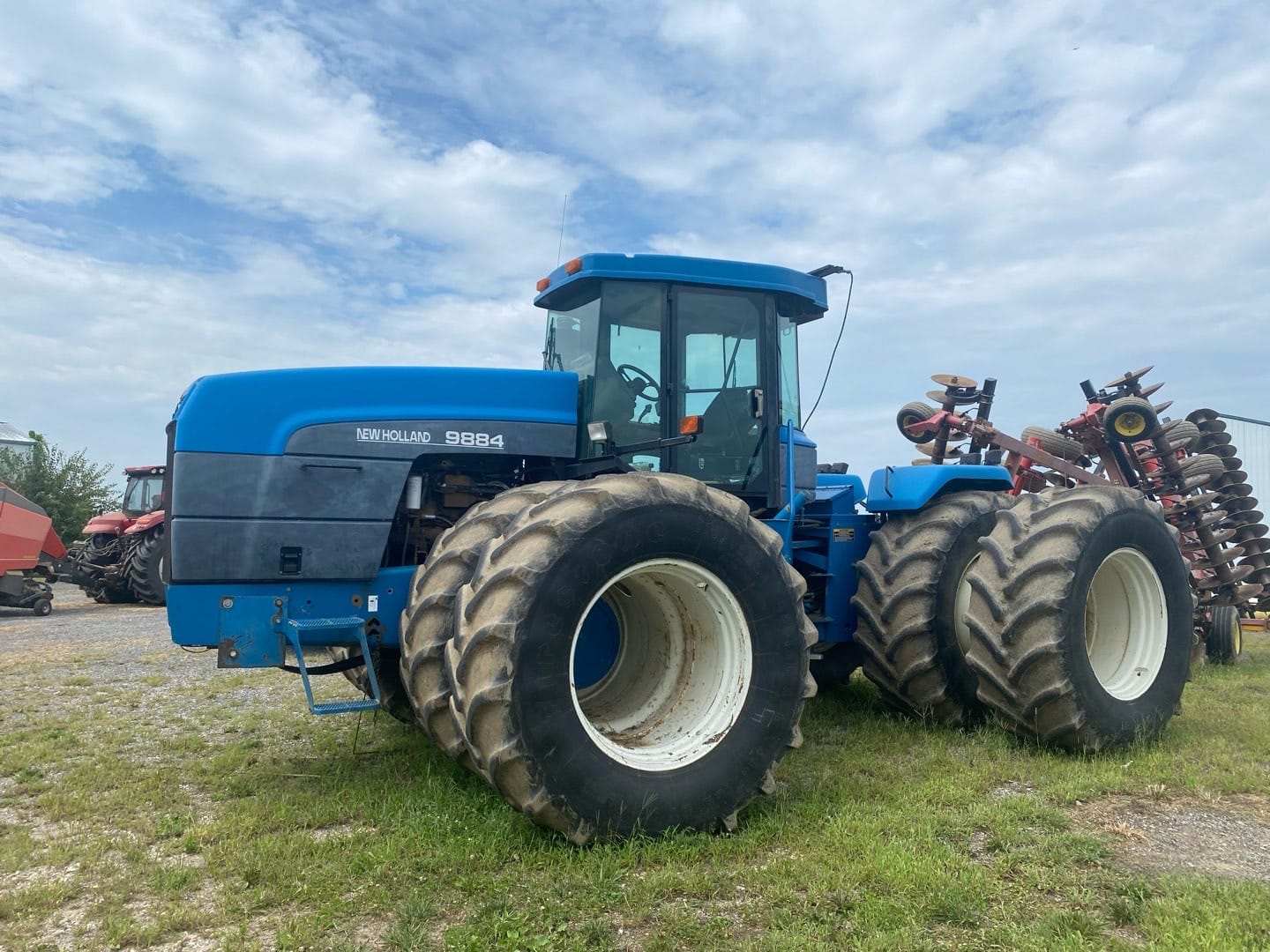 New Holland 9884 Equipment Image0