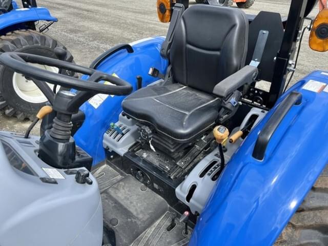 Image of New Holland Boomer 35 equipment image 3