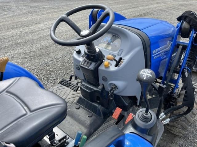Image of New Holland Boomer 35 equipment image 2