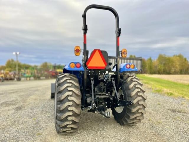 Image of New Holland Boomer 35 equipment image 4