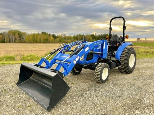 Image of New Holland Boomer 35 equipment image 2