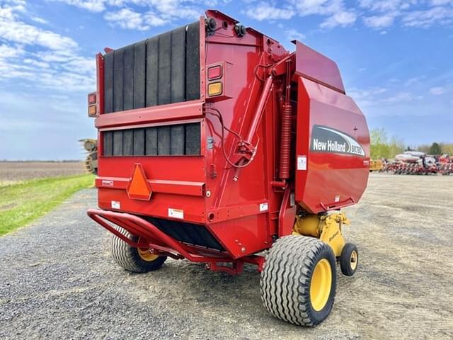 Image of New Holland BR780 equipment image 4