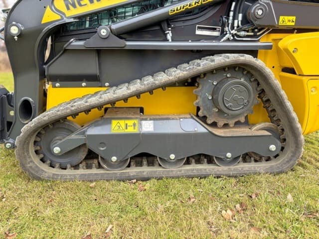 Image of New Holland C330 equipment image 4