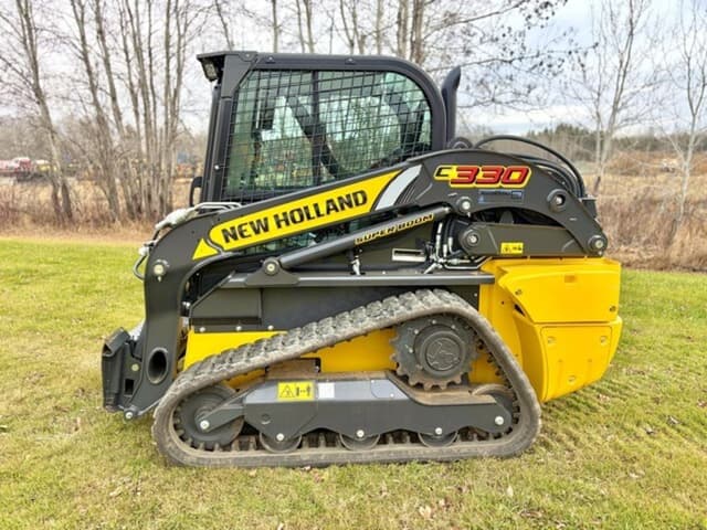 Image of New Holland C330 equipment image 3