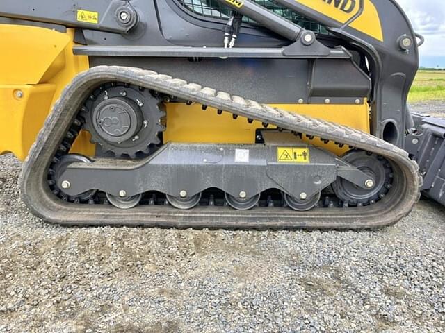 Image of New Holland C337 equipment image 4