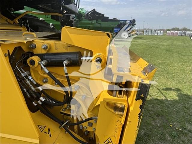 Image of New Holland CR8.90 equipment image 3