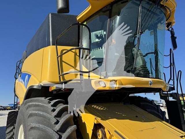 Image of New Holland CR9060 equipment image 2