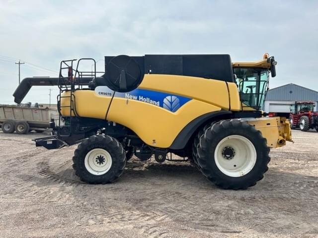 Image of New Holland CR9070 equipment image 3