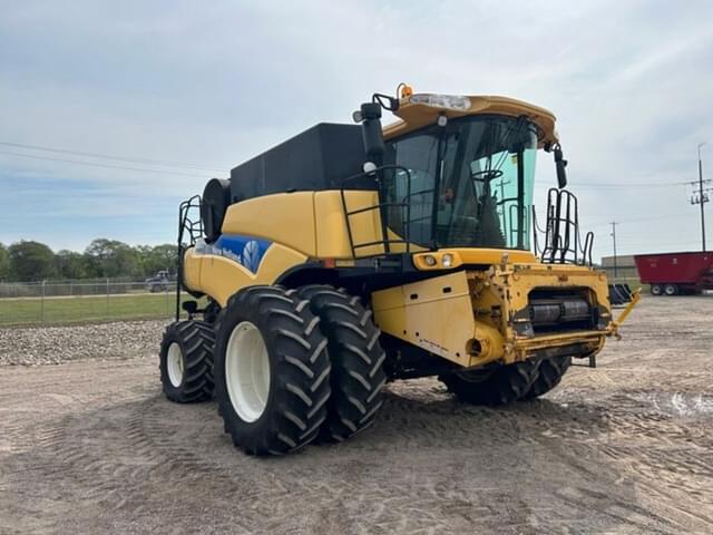 Image of New Holland CR9070 equipment image 2