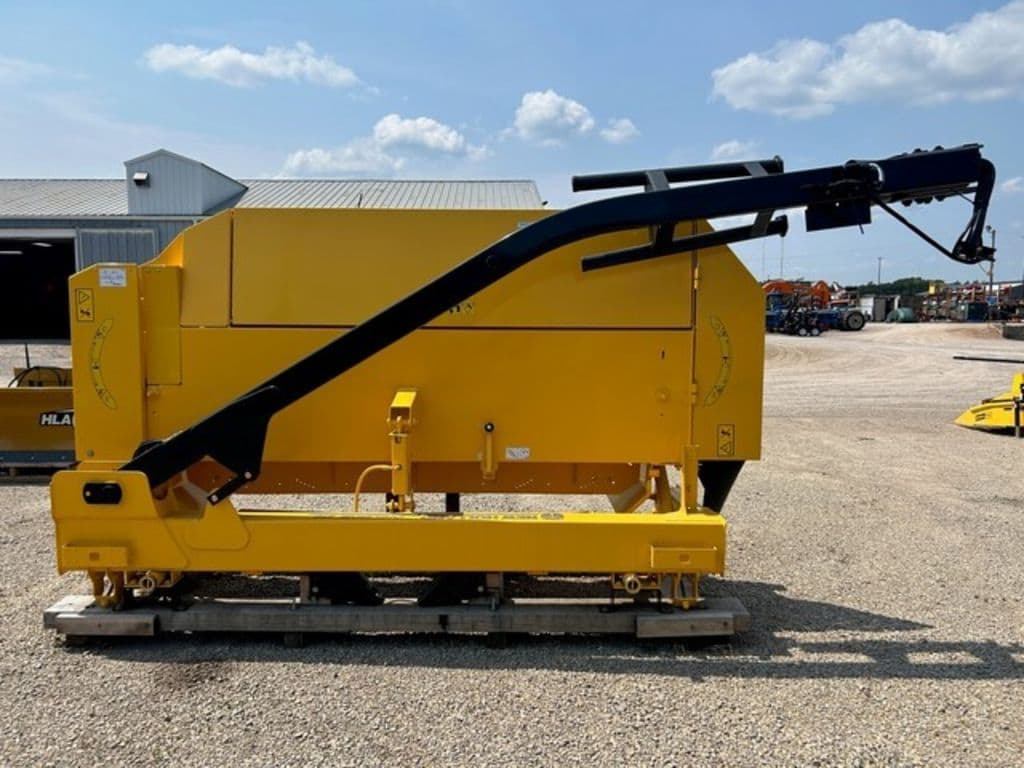 Image of New Holland 210 Image 1