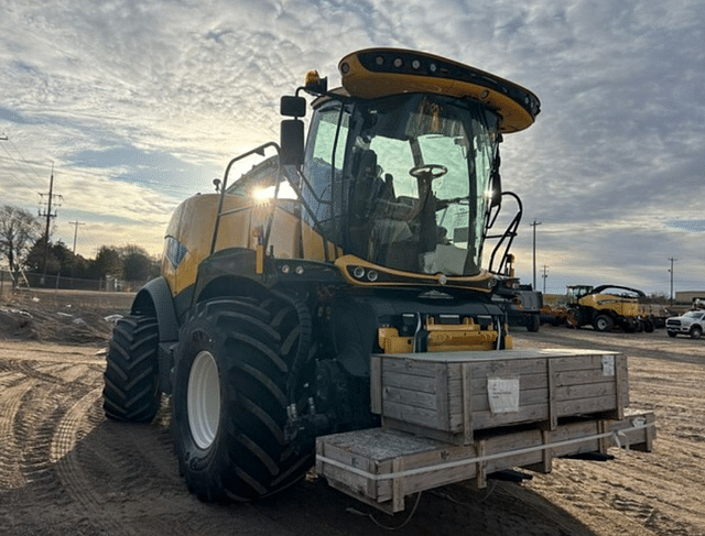 Image of New Holland FR550 equipment image 2