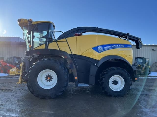 Image of New Holland FR650 equipment image 1