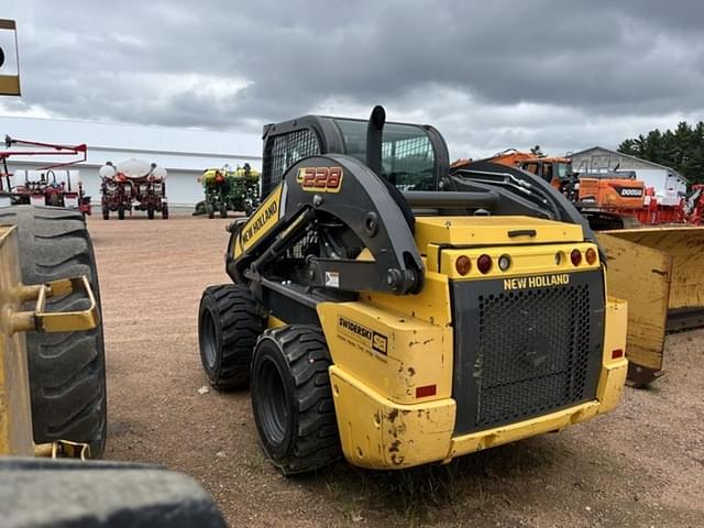 Image of New Holland L228 equipment image 3