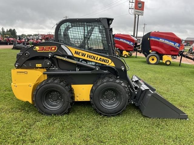 Image of New Holland L320 equipment image 3