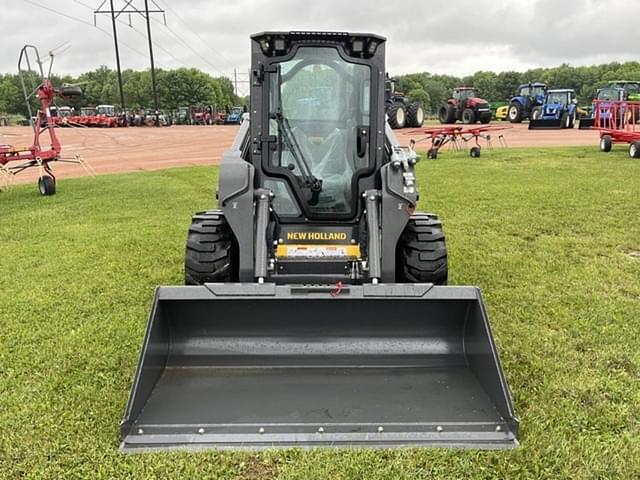 Image of New Holland L320 equipment image 1
