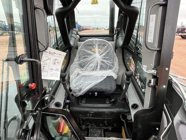 Image of New Holland L320 equipment image 3