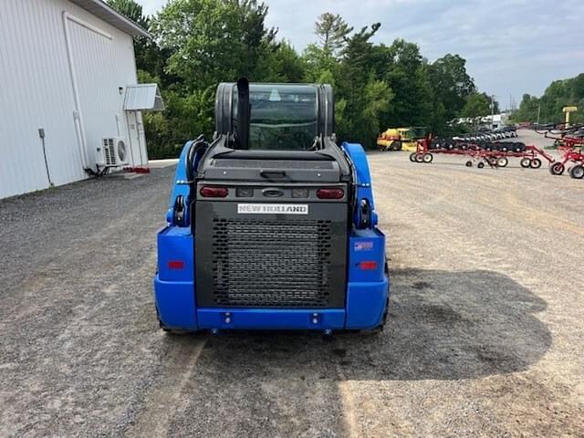 Image of New Holland L320 equipment image 3