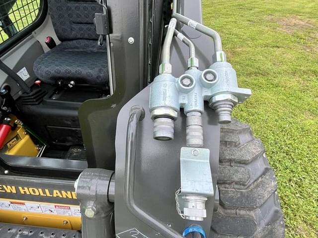 Image of New Holland L328 equipment image 3