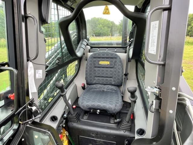 Image of New Holland L328 equipment image 3