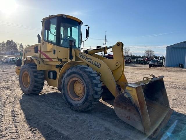 Image of New Holland LW130.B equipment image 2