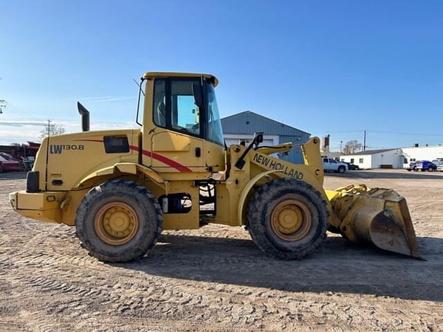 Image of New Holland LW130.B equipment image 3