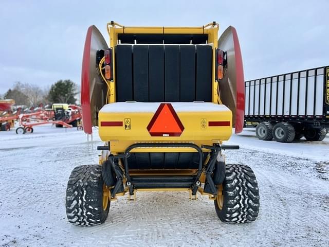 Image of New Holland RB450 CropCutter equipment image 4