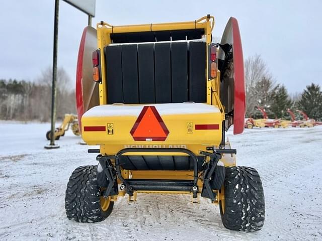 Image of New Holland RB450 CropCutter equipment image 4