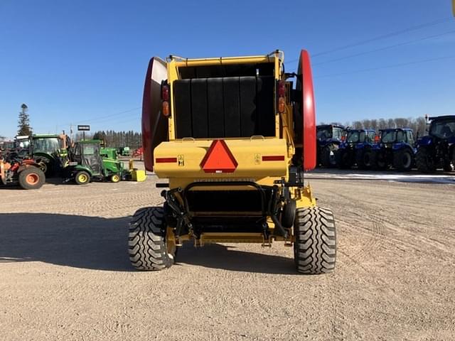 Image of New Holland RB450 CropCutter equipment image 4