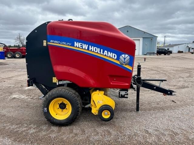 Image of New Holland RF450 Utility equipment image 3