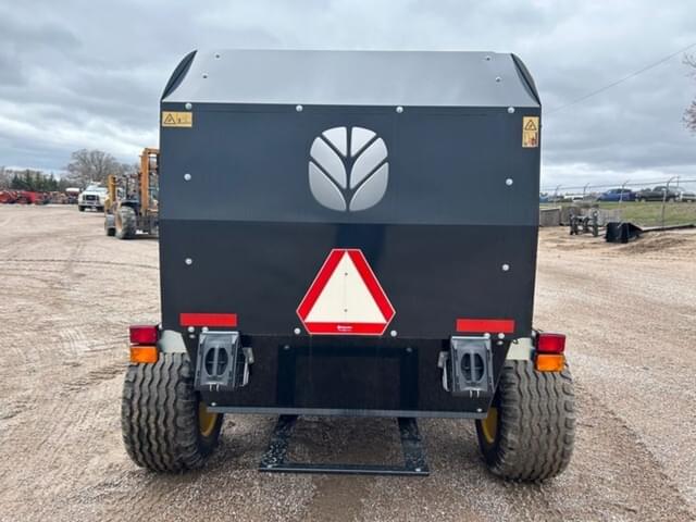 Image of New Holland RF450 Utility equipment image 4