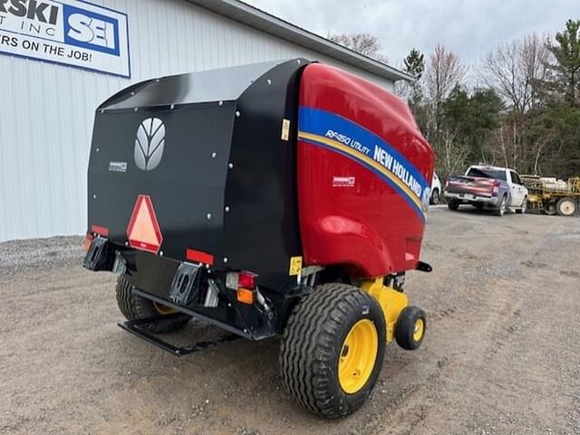 Image of New Holland RF450 Utility equipment image 4