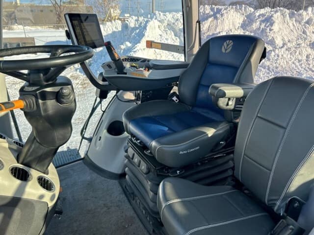 Image of New Holland T8.435 equipment image 4
