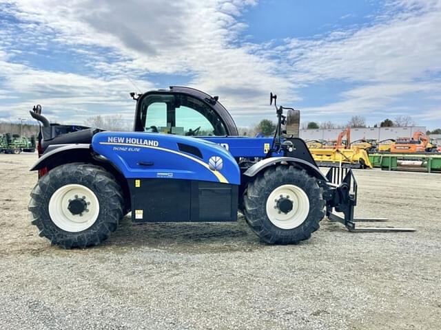 Image of New Holland TH7.42 equipment image 4