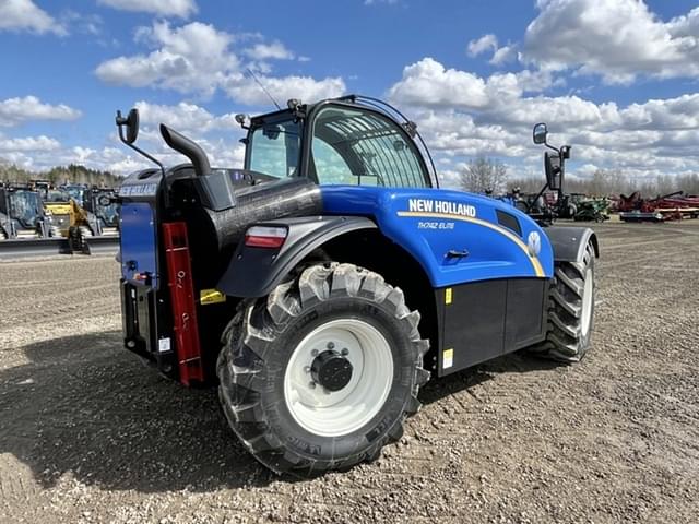 Image of New Holland TH7.42 Elite equipment image 2